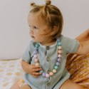 Jellystone Designs - Silikonowy naszyjnik dla dziecka Księżniczka na ziarnku grochu Pastel rainbow